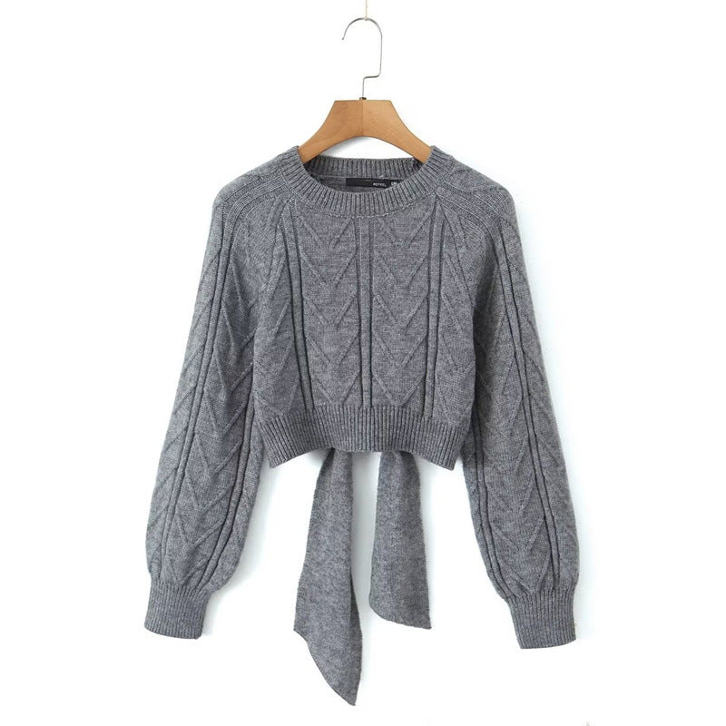 Elise - Stickad cropped tröja med knytdetalj