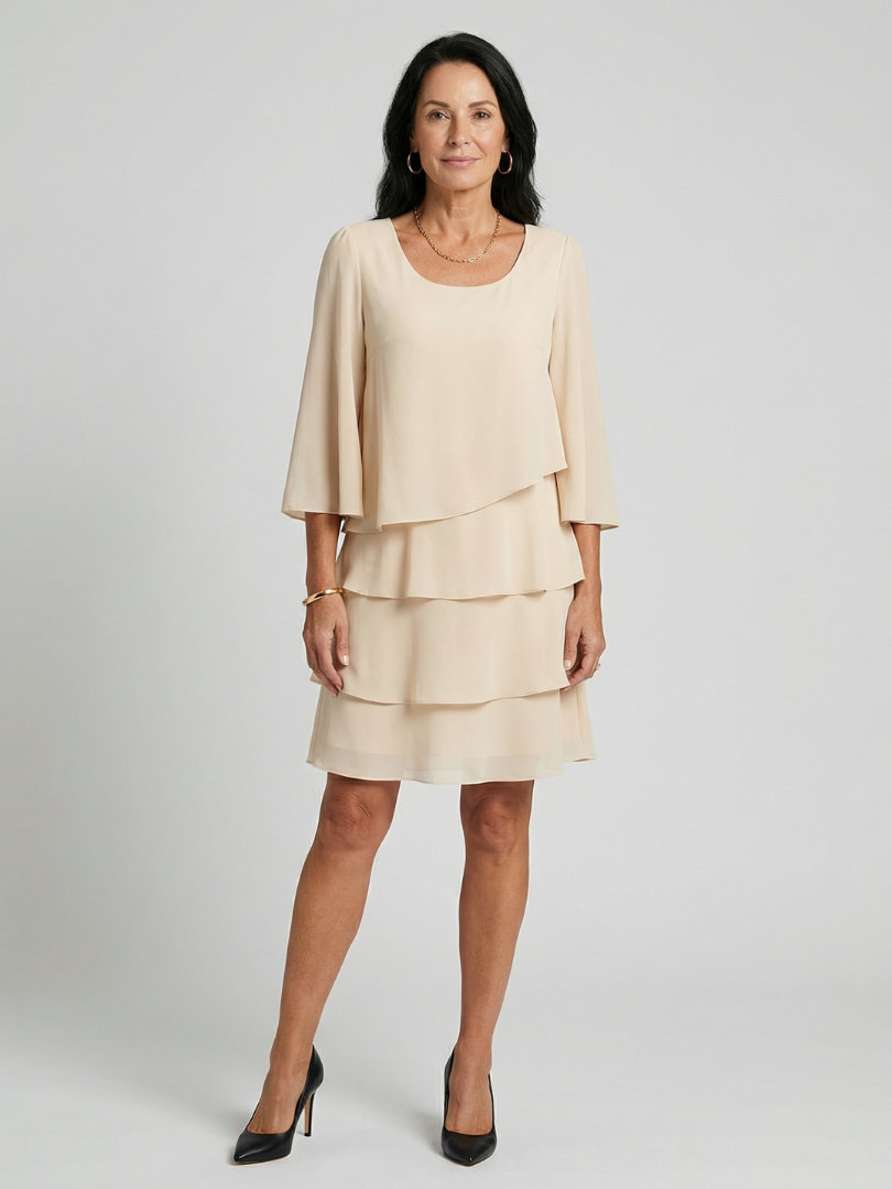 Frida | Knälång Klänning med Lager och Flärmsärmar i Beige och Rosa