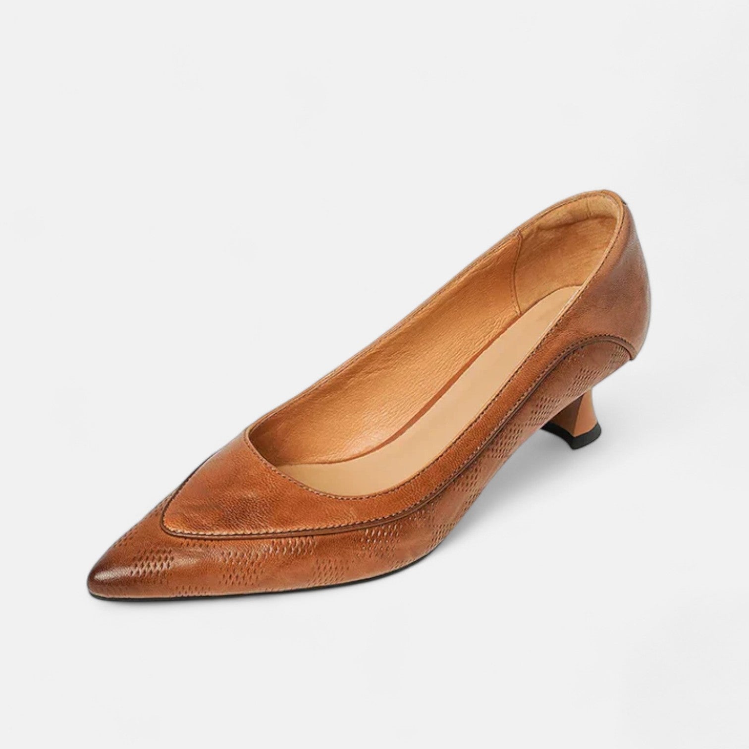 Sofiaa | Klassiska Läderpumps med Graverad Textur och Kitten Heel